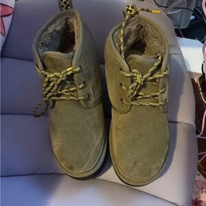 Ugg Platform Green Nuemel boots size 8